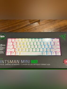 White razer Mini special edition Keyboard - Rainbow Backlight and mouse set.
